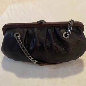 💚 Michael Kors Small / Black
Chain Shoulder Bag / Brown
Leather🩷